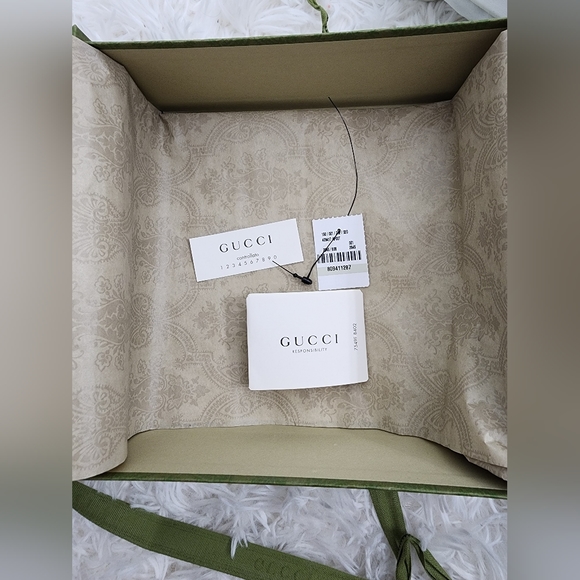 Black Gucci Belt - Picture 8 of 10